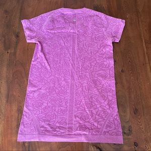 Lululemon Swiftly Tech Short Sleeve Crew size 10 pink with pattern